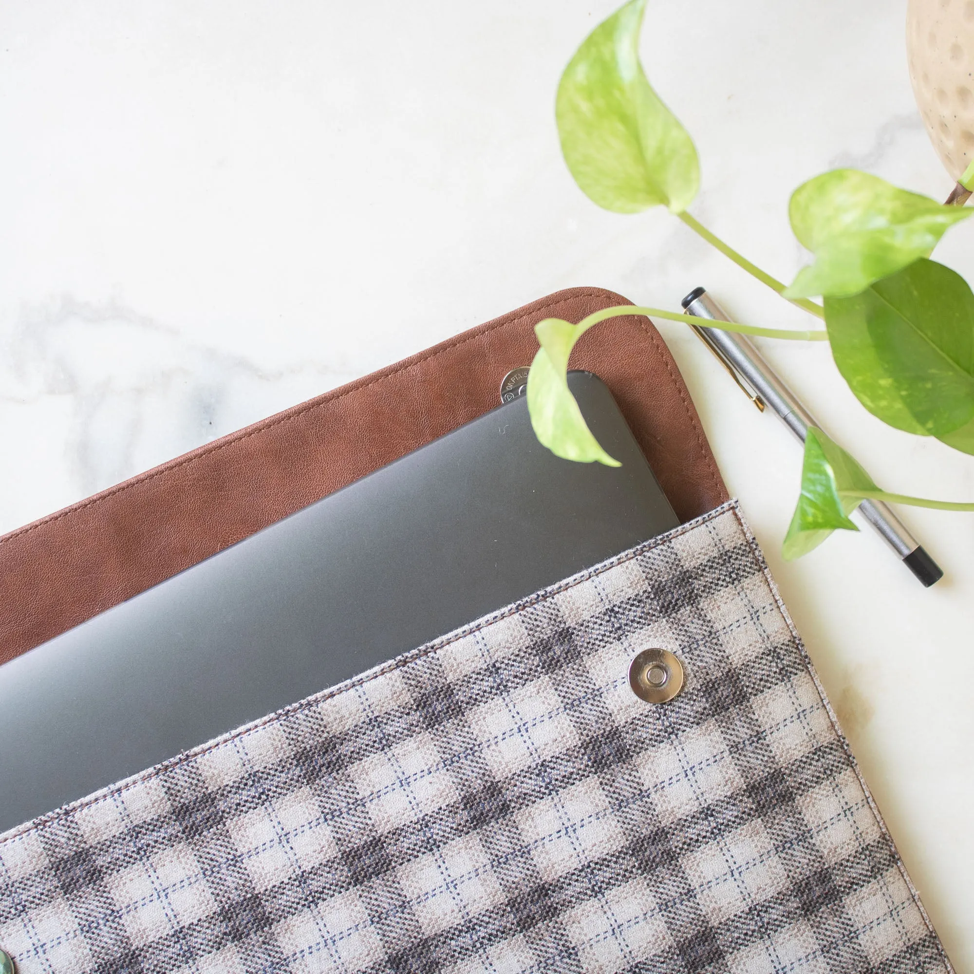 Zeus Macbook Sleeve / Laptop Sleeve (Greige Twill)